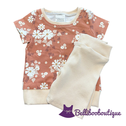 Two piece outfit - Floral top with rib bloomers 12M