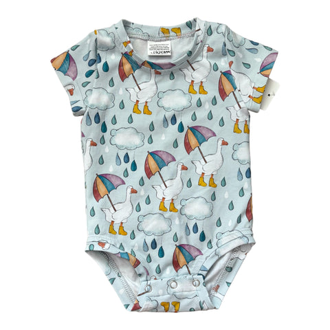 Onesie-Ducks/Rainbows 12M